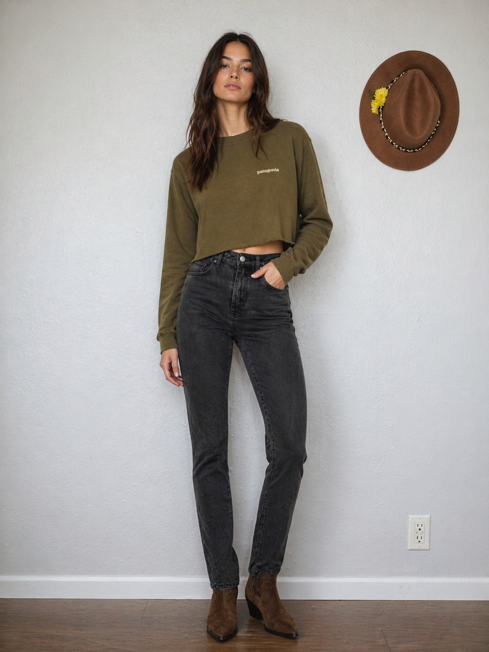 Patagonia Size M Olive Cropped Crewneck Sweatshirt